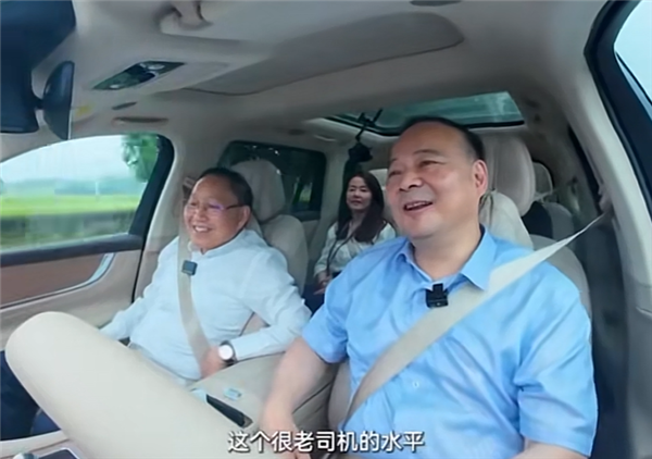 宁德时代董事长曾毓群人生首次体验智驾:给了问界M9