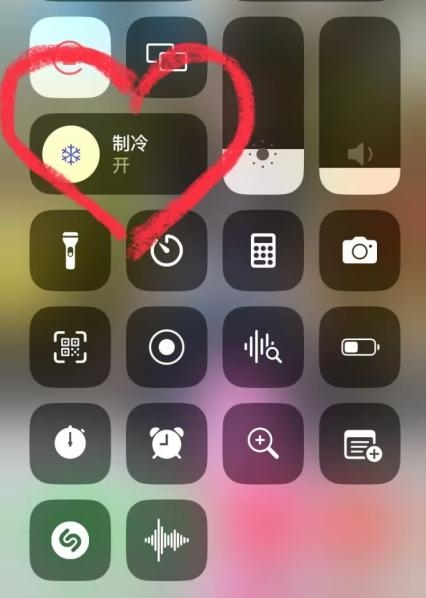 网友提议iPhone新建一个“制冷模式” 苹果客服回应:太幽默了