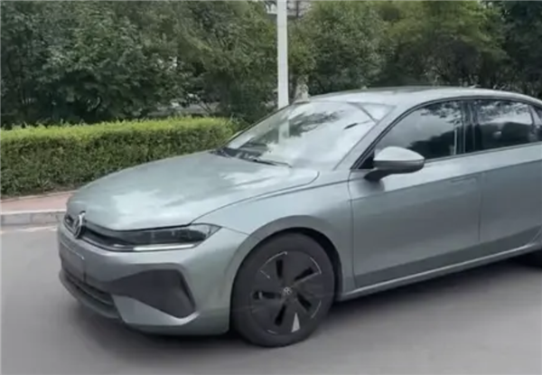 看齐大哥迈腾!全新大众速腾实车曝光:现款12.79万元起