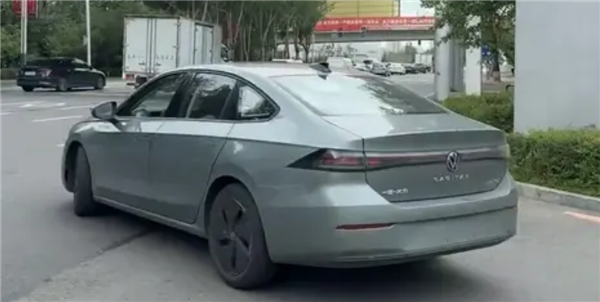 看齐大哥迈腾!全新大众速腾实车曝光:现款12.79万元起