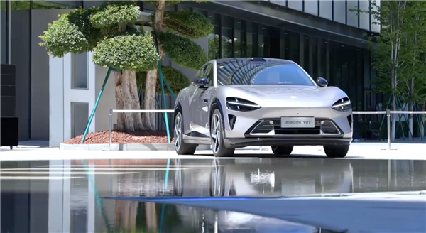 情绪价值满满!首批小米YU7正式交付!雷军再现“千亿CEO给我开门”