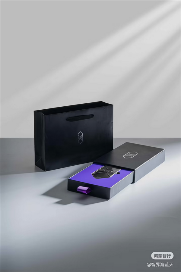 纯血鸿蒙智行!华为智界车标正式曝光:沿用家族式六边形设计