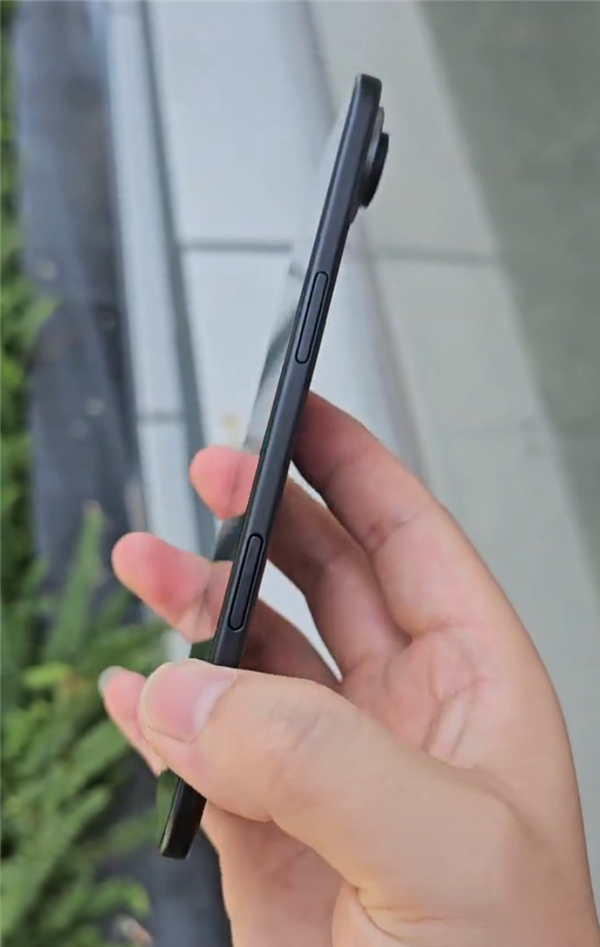 5.5mm史上最薄苹果手机!iPhone 17 Air最新机模上手