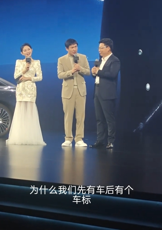 被沈腾问“为何先有车后有车标” 余承东笑答:这个问题挺尴尬 刚批准生效