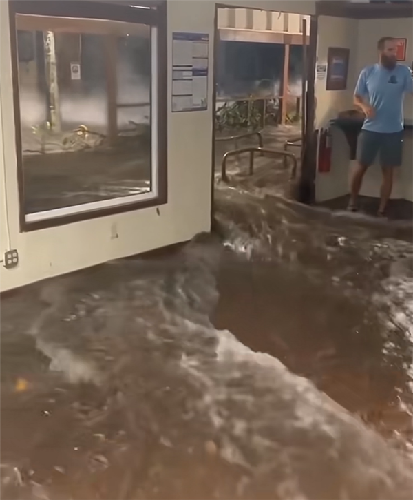 美国近百年最大洪灾之一！白宫：得州洪水来时大家在睡觉 这是天意