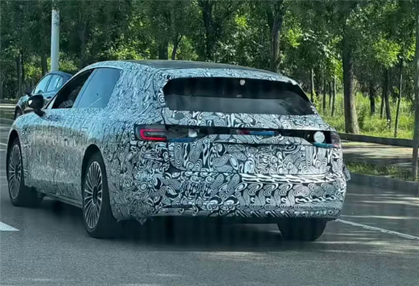 国产首款豪华旅行车!享界S9旅行版谍照更新:今秋正式发布