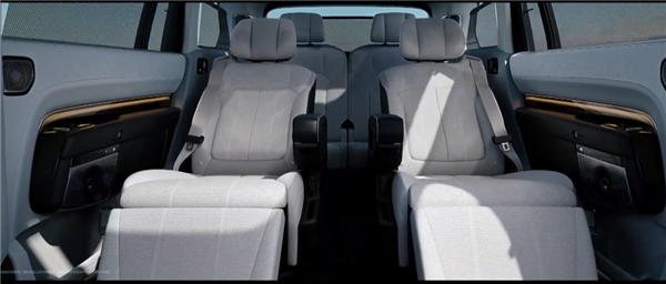 极氪9X内饰揭晓:天地门、后排屏、零重力座椅全都有