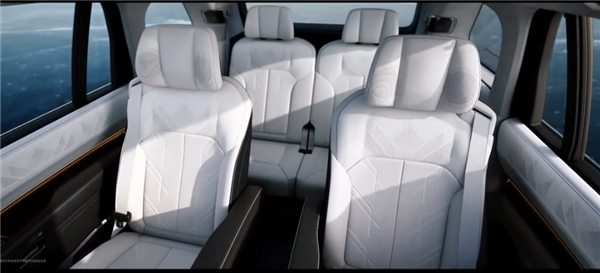 极氪9X内饰揭晓:天地门、后排屏、零重力座椅全都有