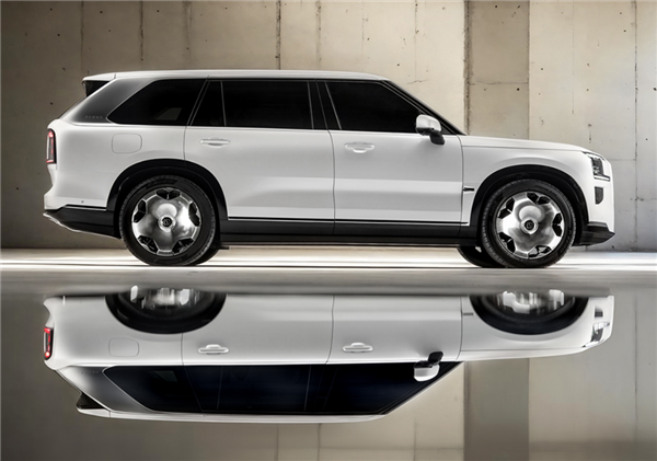 极氪9X内饰揭晓:天地门、后排屏、零重力座椅全都有