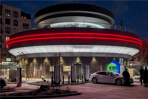 特斯拉首家复古主题餐厅即将开业:车主能吃饭、充电还能看电影