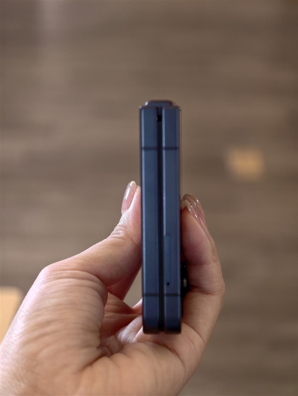 首发自研旗舰芯Exynos 2500!三星Galaxy Z Flip7发布:7999元起