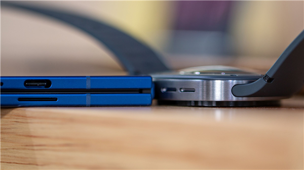 三星Galaxy Z Fold7图赏:全球最轻大折叠 比iPhone 16 Pro Max还要轻