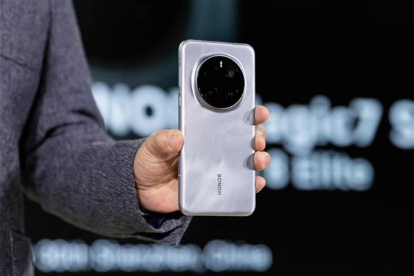 荣耀Magic8 Pro首曝:骁龙8 Elite 2+3D人脸识别 行业唯一