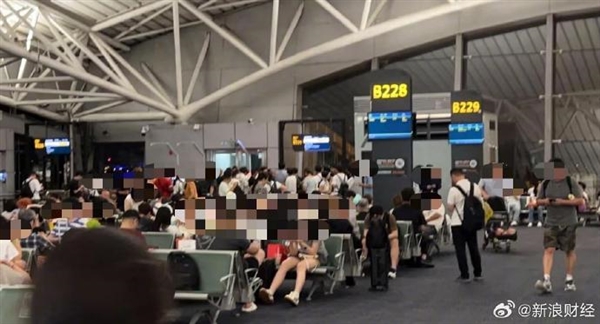 飞上海航班在滑翔阶段返回航站楼!机型为波音787-9  吉祥航空紧急通报