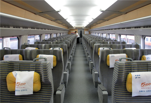 高铁为何只有D座、F座没有E座 铁路部门回应