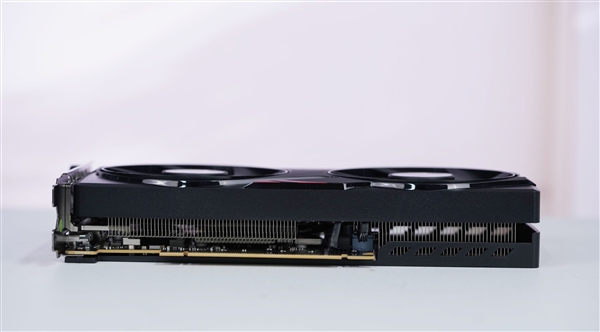 双风扇短小精悍！耕升RTX 5050追风OC显卡图赏