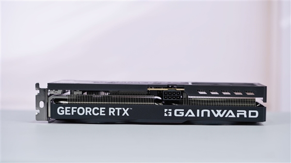 双风扇短小精悍！耕升RTX 5050追风OC显卡图赏