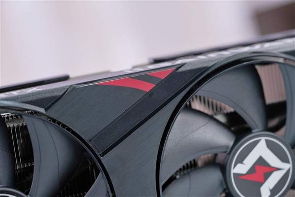 双风扇短小精悍！耕升RTX 5050追风OC显卡图赏