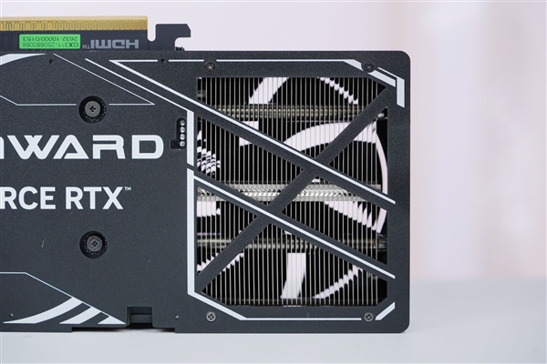 双风扇短小精悍！耕升RTX 5050追风OC显卡图赏