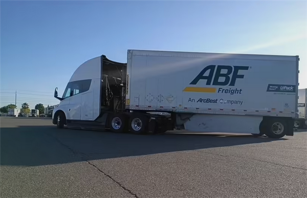 跳票6年后!特斯拉Semi电动半挂终于完成货运测试