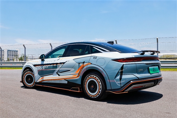 比亚迪汉家族交付突破百万!汉L赛道体验日开幕