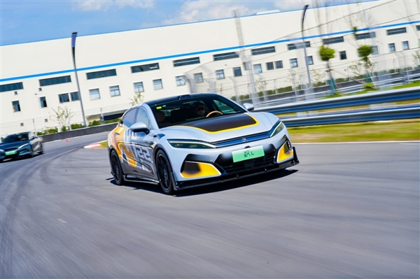 比亚迪汉家族交付突破百万!汉L赛道体验日开幕