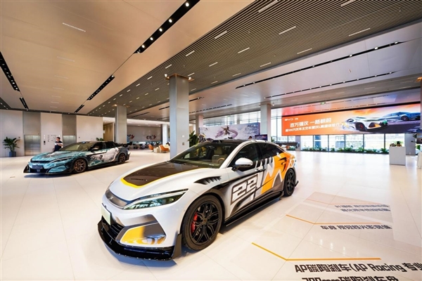 比亚迪汉家族交付突破百万!汉L赛道体验日开幕