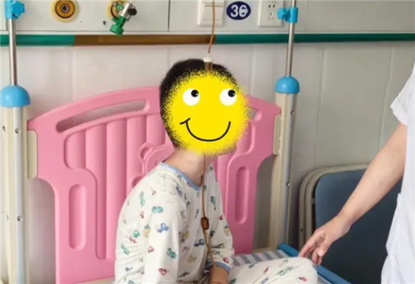 奶奶频繁亲吻孙子致其患亲吻病:脖子长鸽子蛋大小肿块