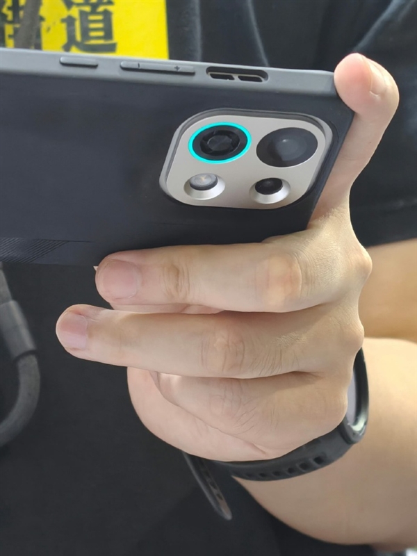 OPPO K13 Turbo系列真机亮相：自带风扇+RGB