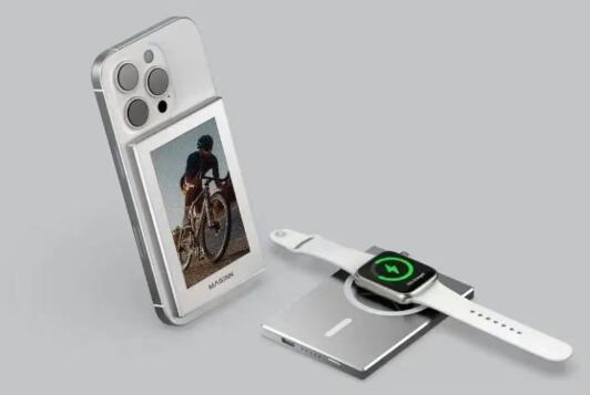 350元 充电宝都有3.5英寸大屏幕了 可投放手机照片