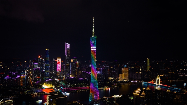 小鹏汽车彻底起死回生!累交突破80万辆:广州小蛮腰亮灯