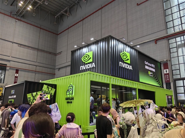 错过拍大腿!NVIDIA参展BW2025放大招:排队买公版RTX 5080/5070