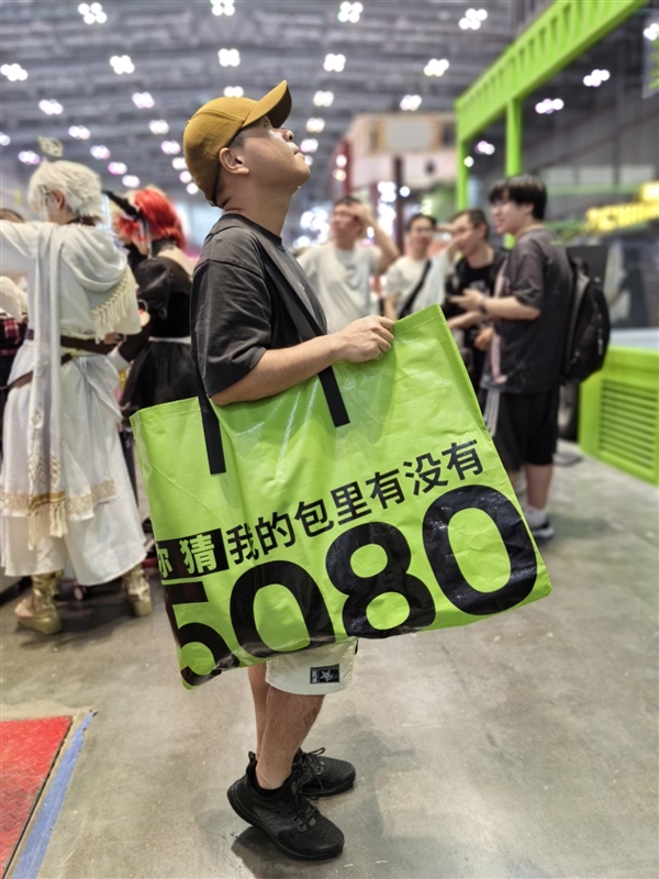 错过拍大腿!NVIDIA参展BW2025放大招:排队买公版RTX 5080/5070