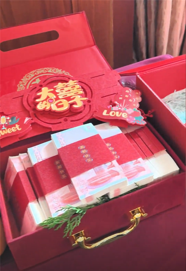 小米YU7订单照片成结婚聘礼 网友:彩礼进入期货时代!