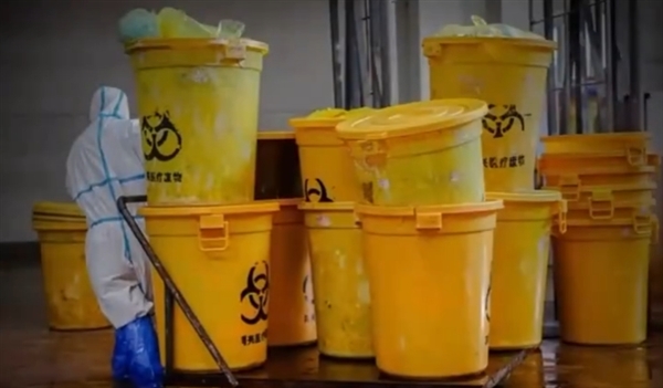 小心了!几块钱的手机壳可能有毒或致肾衰竭:选不对等于手抓毒源