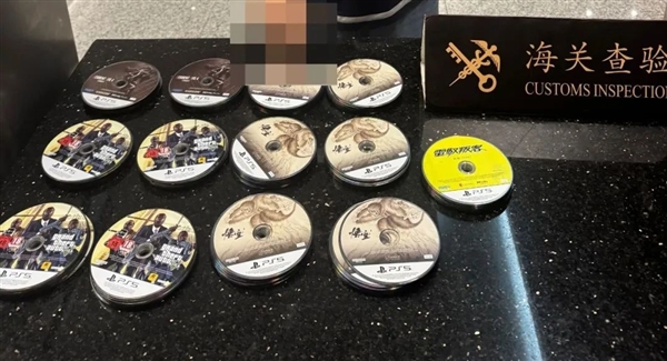 人肉带货翻车!男子藏156张PS5游戏碟进境被查 《黑神话》《GTA5》全都有