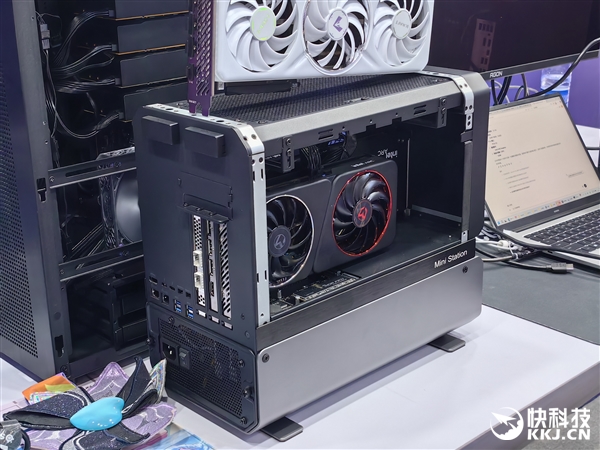 四卡八芯192GB显存!铭瑄秀Intel锐炫Pro B60显卡工作站