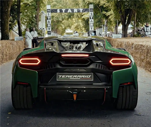 赛道利器!兰博基尼Temerario GT3亮相:碳纤维车身+极致空气套件