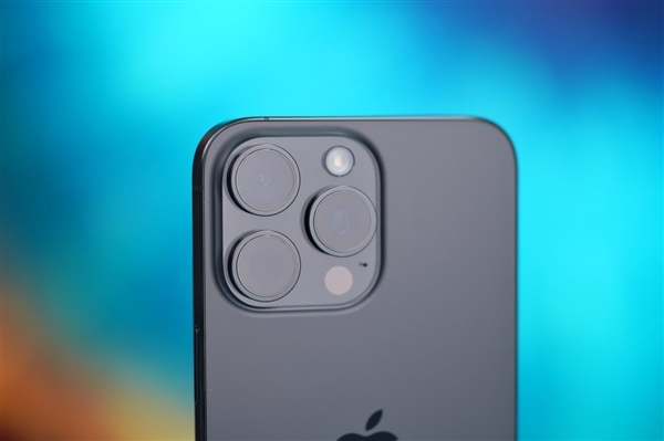 你注意过没!iPhone摄像头旁边竟然有个小孔:作用揭秘