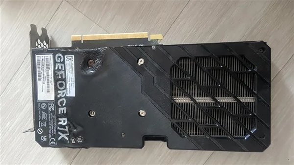 完全意想不到 RTX 4060 Ti起火严重烧熔!未超频、没有高负载