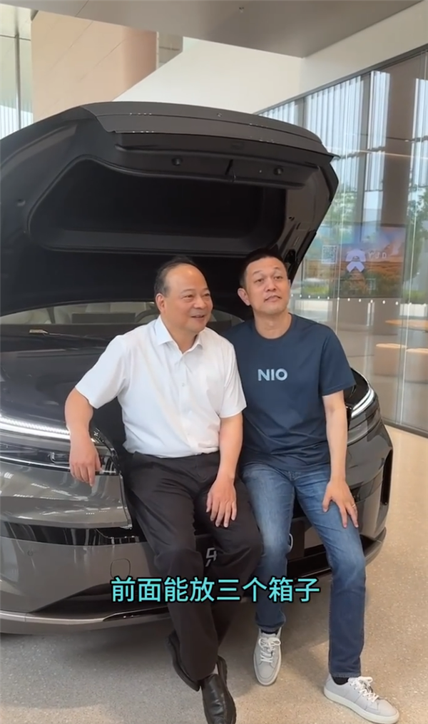 宁德时代曾毓群点赞乐道L90“这么大” 李斌哈哈大笑 :感谢曾总点赞