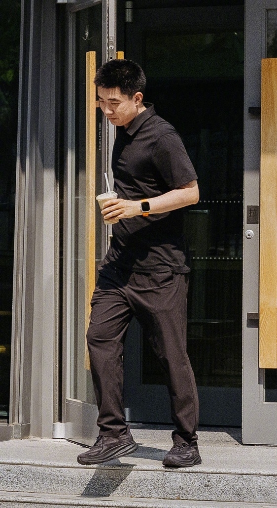 理想汽车有多“抠”:李想本人当车模 在自己公司园区拍摄