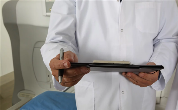 专家建议空调温度常设26度上下:开低浪费电 还有害身体健康