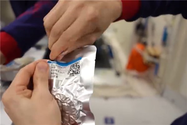 航天员有口福了！太空快递寄了麻婆豆腐、番茄鸡蛋等国民菜