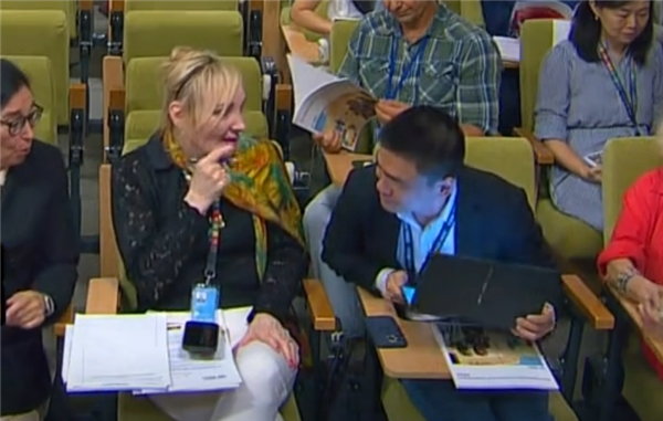 驻联合国外国记者被中国折叠电脑惊到:“哇哦”声一片