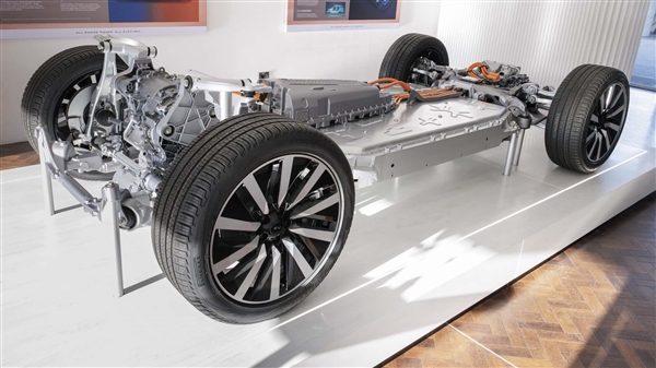 思路对了!纯电路虎揽胜实车公布:和燃油版看不出什么区别