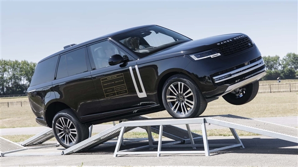 思路对了!纯电路虎揽胜实车公布:和燃油版看不出什么区别