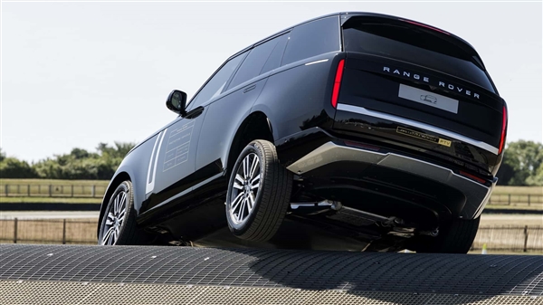 思路对了!纯电路虎揽胜实车公布:和燃油版看不出什么区别