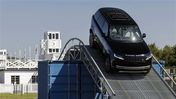 思路对了!纯电路虎揽胜实车公布:和燃油版看不出什么区别