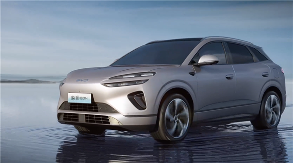 比亚迪全新中型SUV 海狮06内饰官图发布：黑白双拼中国风